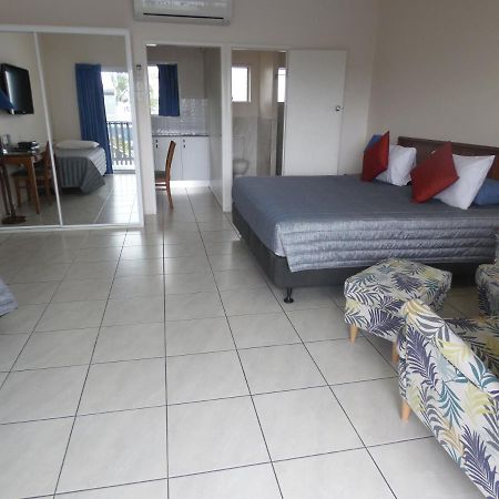 الشقق الفندقية شاطئ إيرليفي  Airlie Court Units المظهر الخارجي الصورة